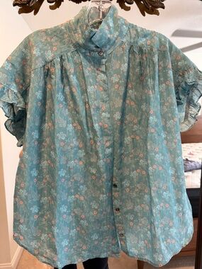 XiRENA Teal Floral Button-Front Blouse